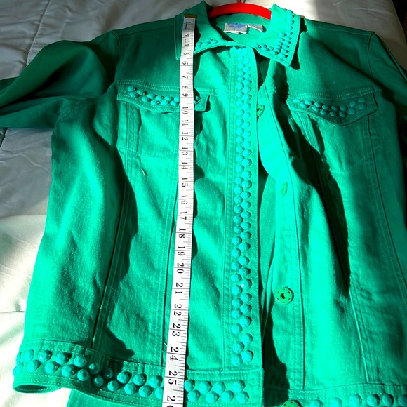 DG2 by DIANE GILMAN VIBRANT GREEN MATCHING JEANS AND JACKET WITH GREEN BUTTONS - Picture 9 of 12